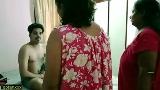 Desi bhabhi e sua sorella hanno beccato devor a masturbarsi! Sesso indiano XXX